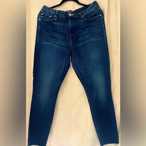 MOTHER High Waisted Looker Ankle Fray Jean, size 32